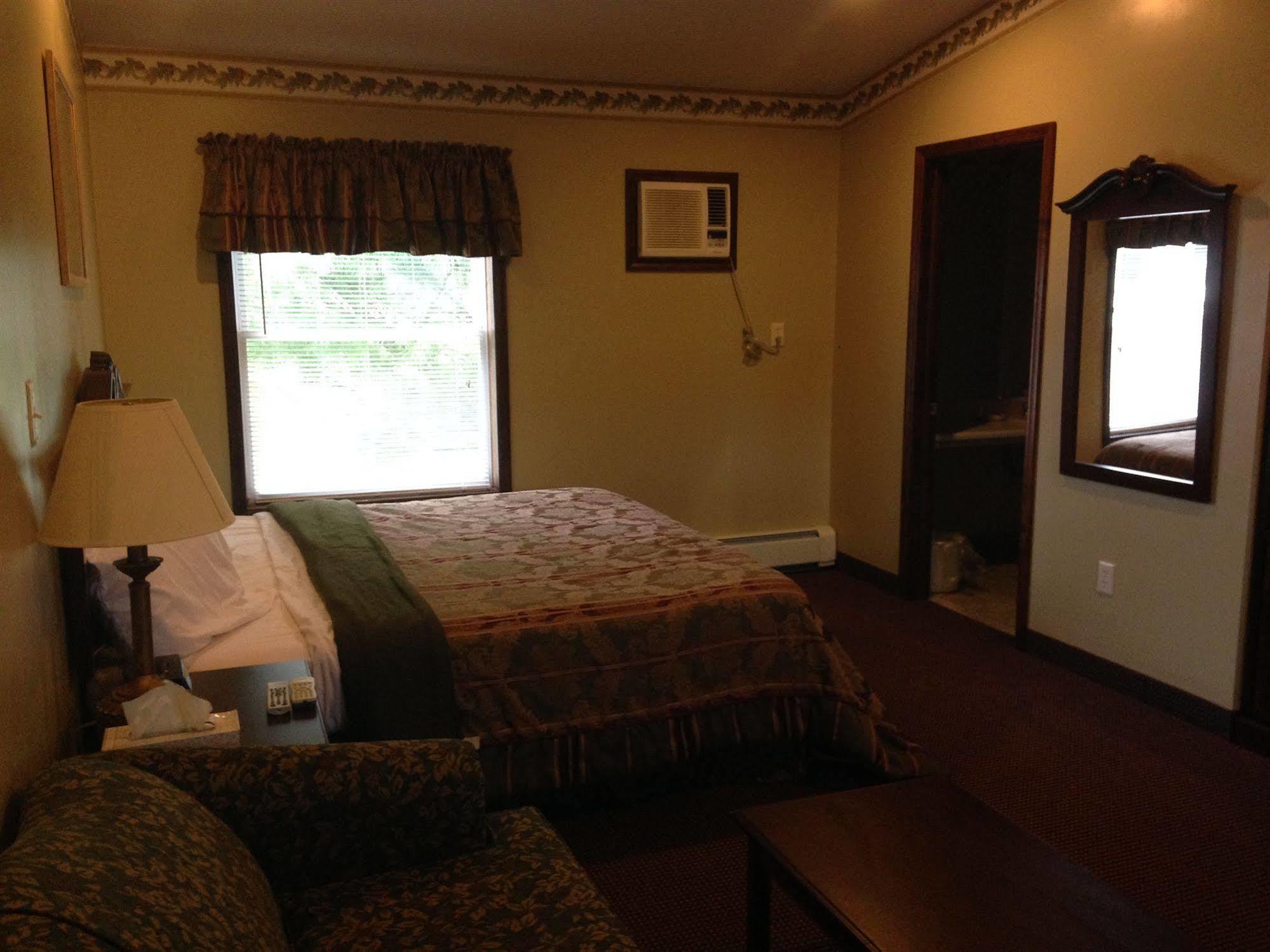 Norwich Fred'S Inn Restaurant & Lodging מראה חיצוני תמונה