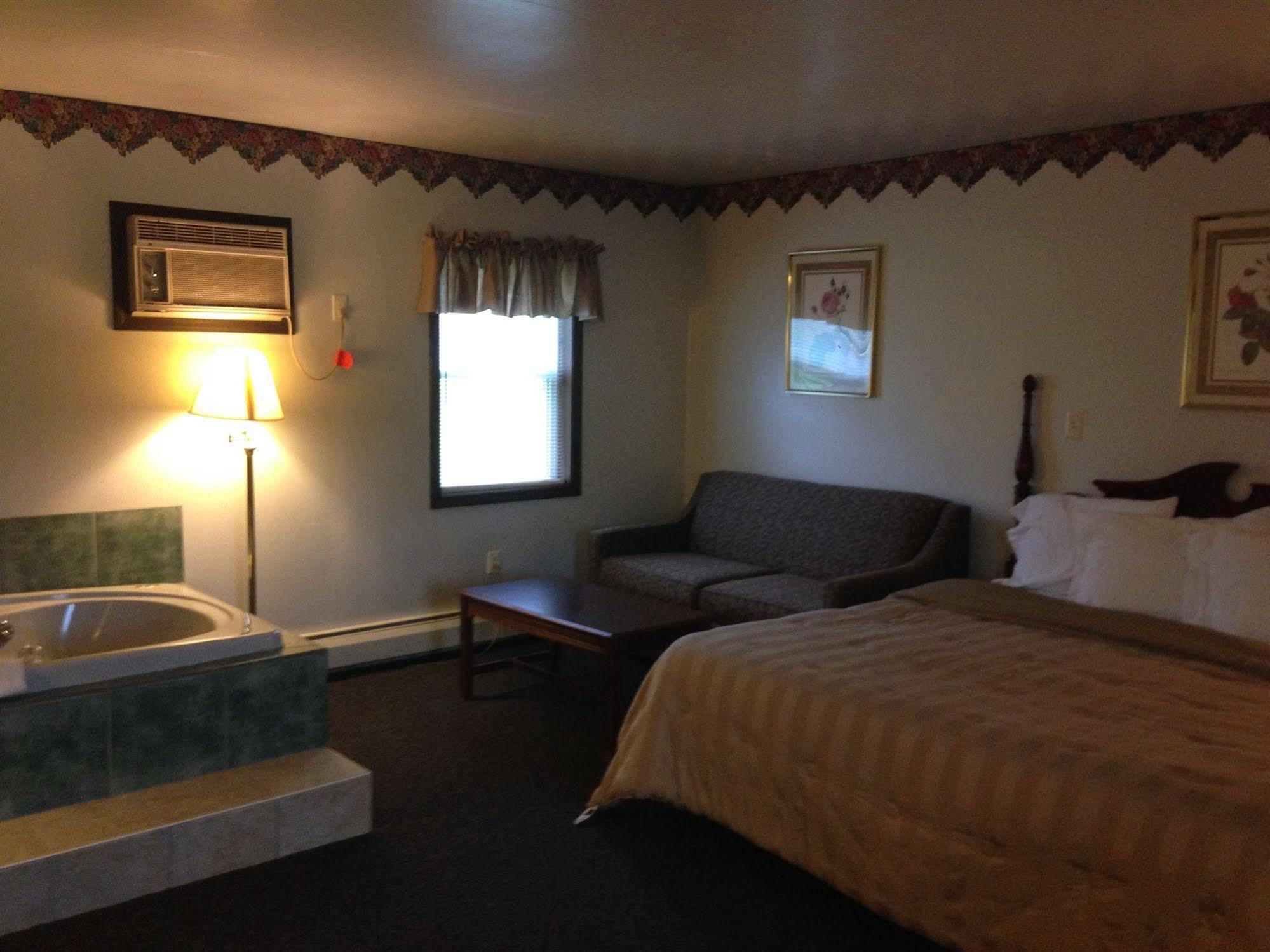 Norwich Fred'S Inn Restaurant & Lodging מראה חיצוני תמונה