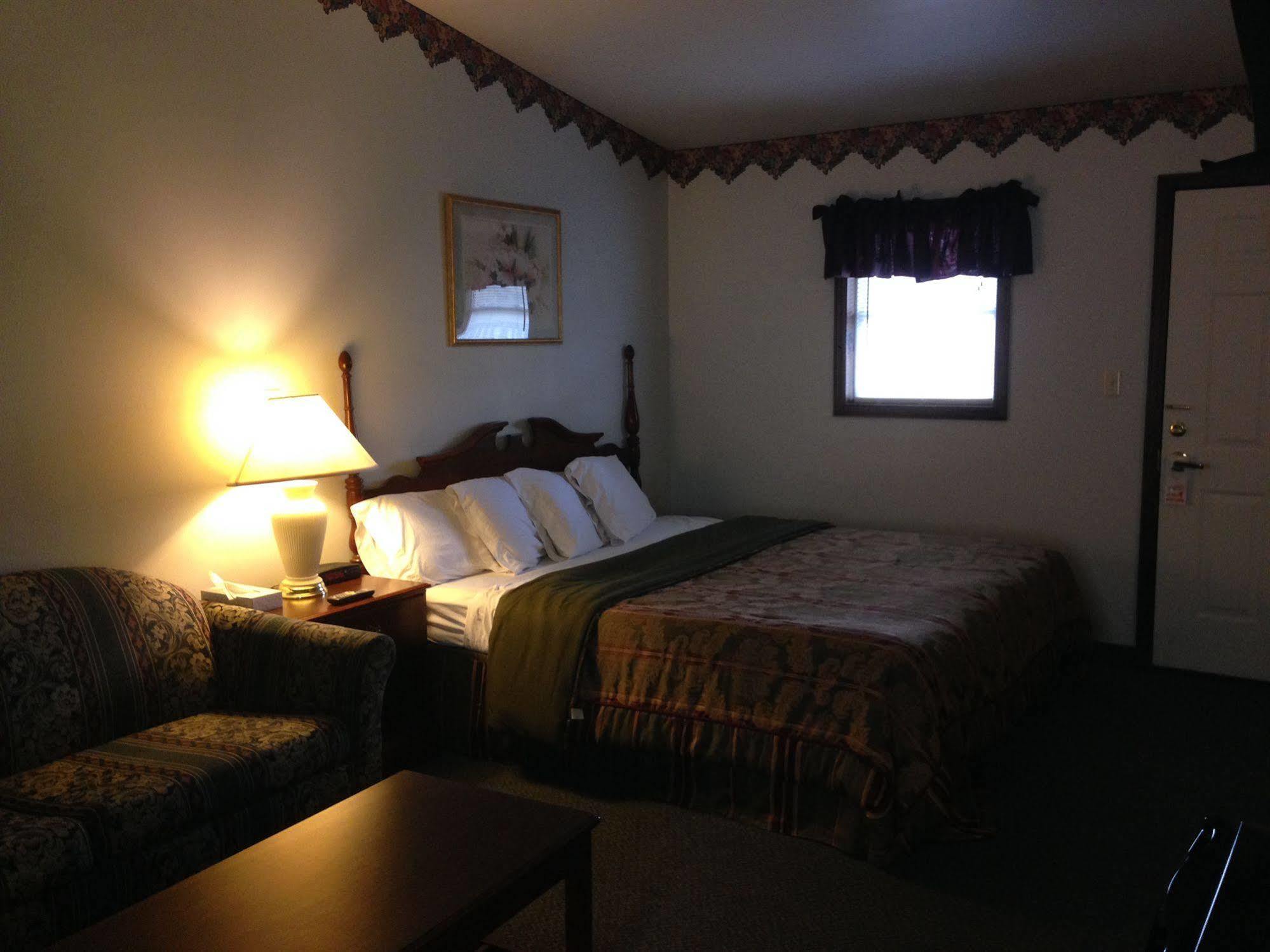 Norwich Fred'S Inn Restaurant & Lodging מראה חיצוני תמונה